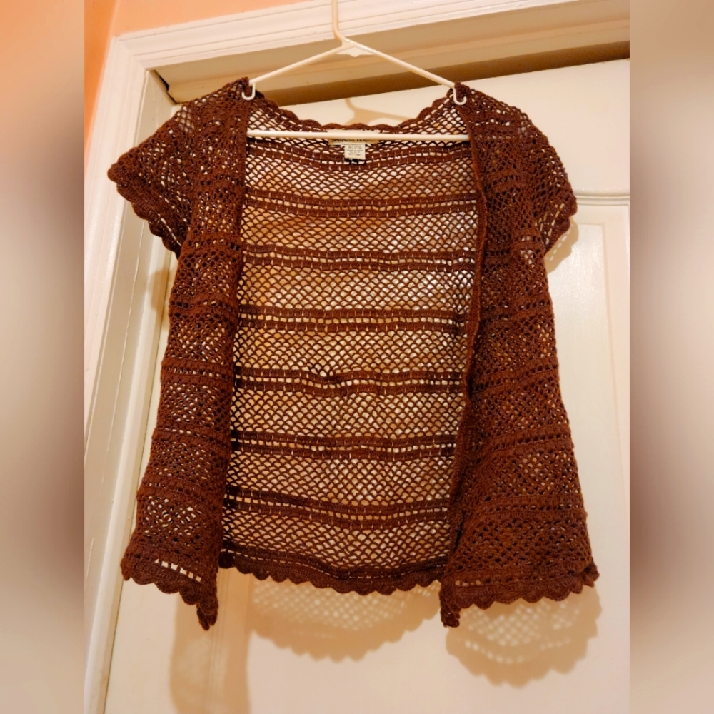 Crocheted looking bohemian short sleeve top